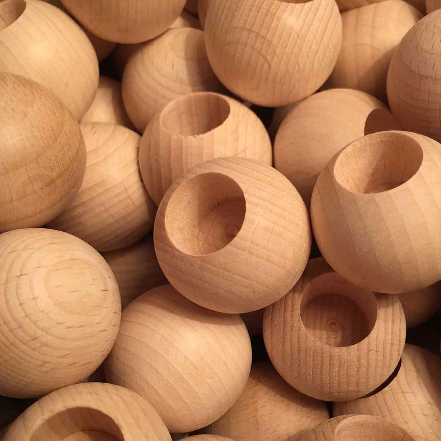 Sphères en bois Ø 70mm demi percés 10mm, Boules en bois demi percés, Boules en bois