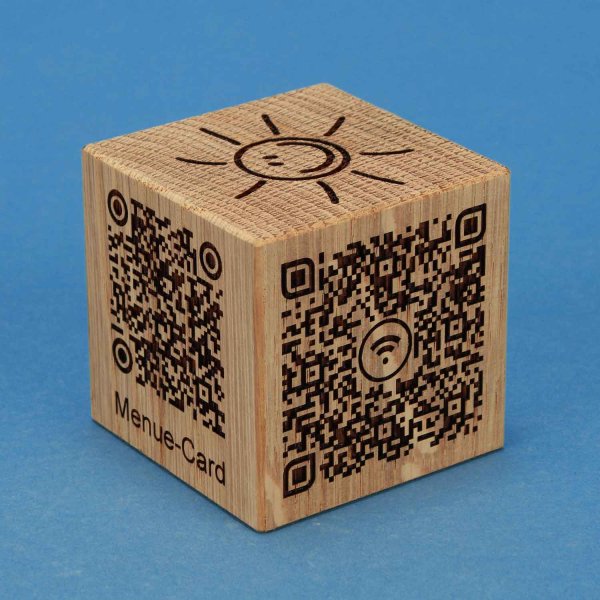 HOUTEN KUBUS EIK QR-CODE WLAN LASERGRAVURE